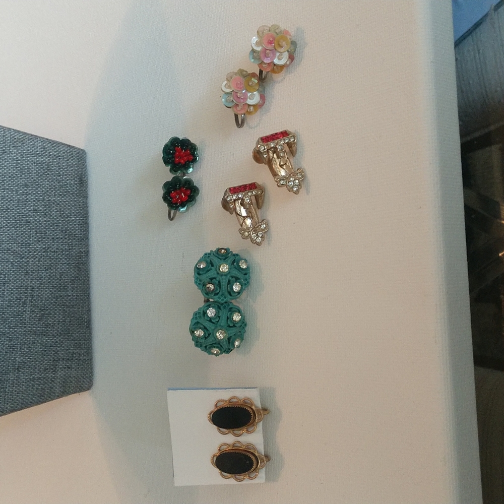 Vintage screw on earrings, 5 pair